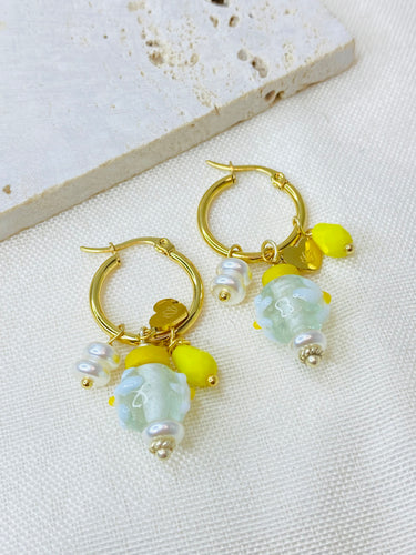 WITHE DAISY HOOPS