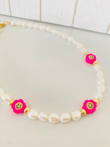 Happy flower pearl choker